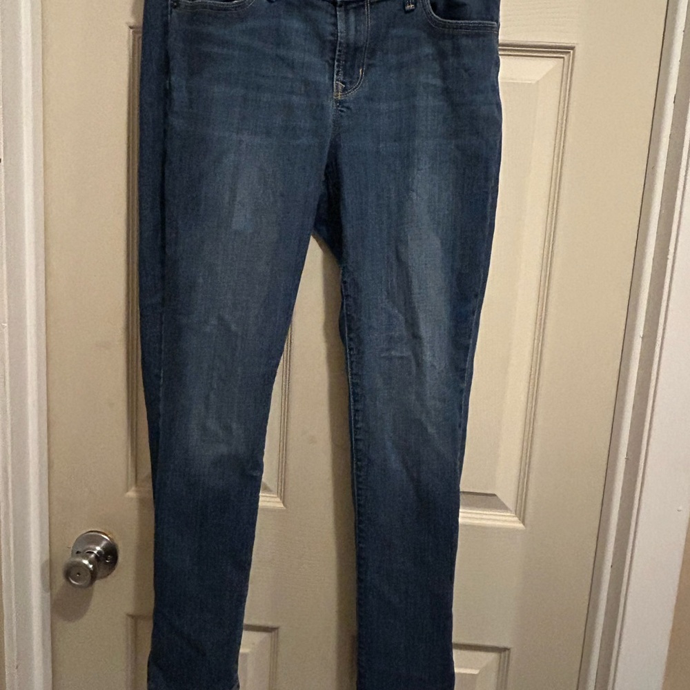Old Navy Women's curvy profile mid rise  jeans - size 8 short